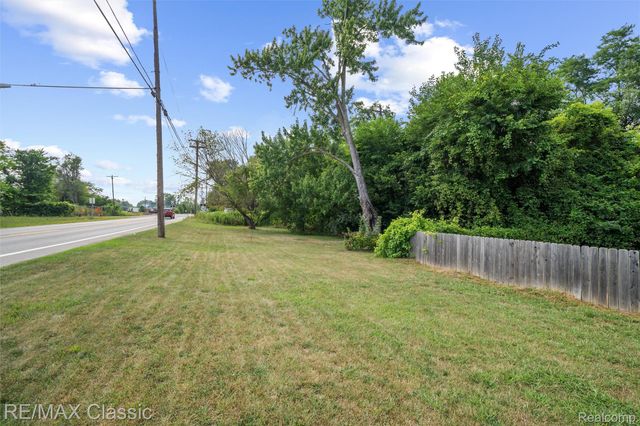 505 E Columbia, Belleville, MI 48111