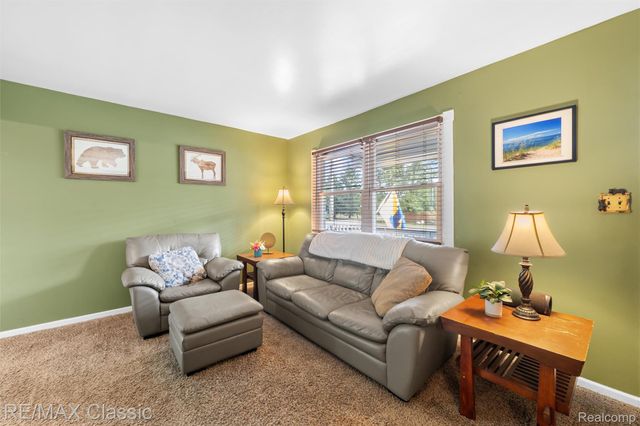 505 E Columbia, Belleville, MI 48111
