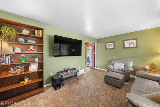 505 E Columbia, Belleville, MI 48111