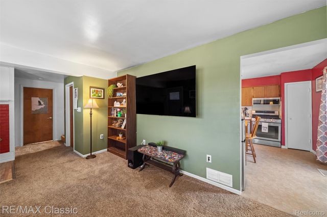 505 E Columbia, Belleville, MI 48111