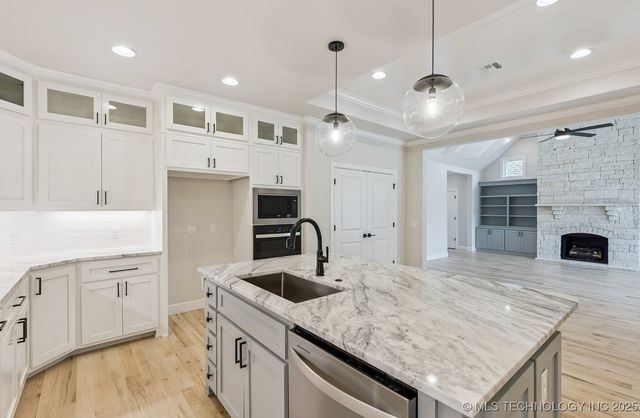 5402 E 126th Street S, Bixby, OK 74008