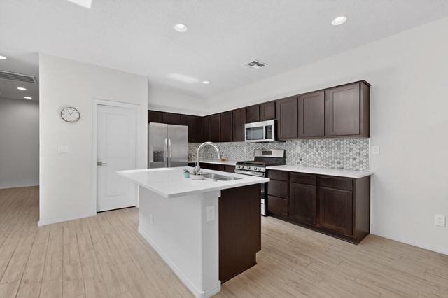 6129 Strand Loop SE, Albuquerque, NM 87106