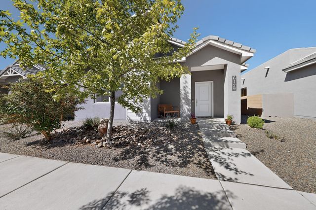 6129 Strand Loop SE, Albuquerque, NM 87106