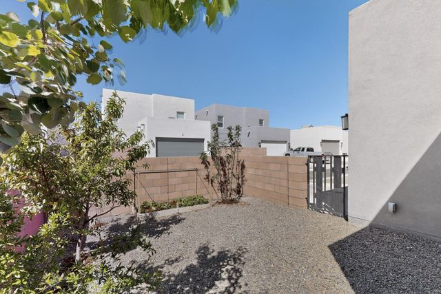 6129 Strand Loop SE, Albuquerque, NM 87106