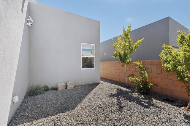 6129 Strand Loop SE, Albuquerque, NM 87106