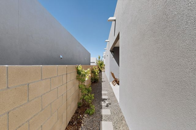 6129 Strand Loop SE, Albuquerque, NM 87106