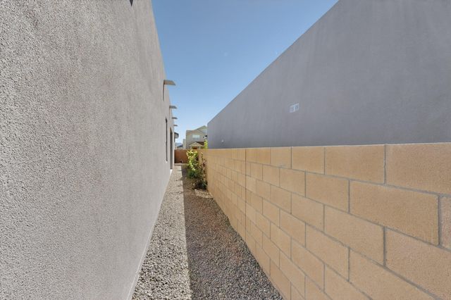 6129 Strand Loop SE, Albuquerque, NM 87106