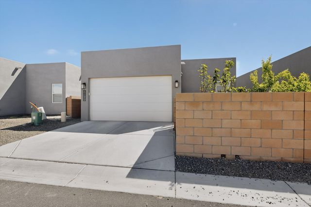 6129 Strand Loop SE, Albuquerque, NM 87106