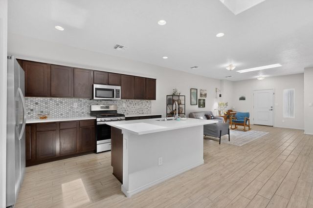 6129 Strand Loop SE, Albuquerque, NM 87106