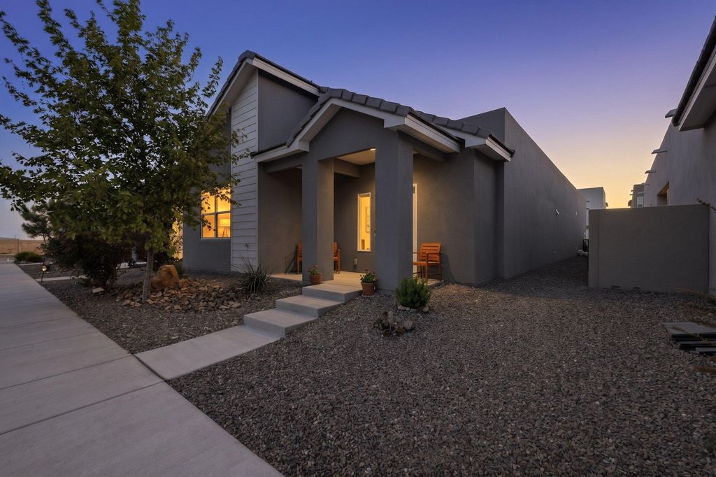 6129 Strand Loop SE, Albuquerque, NM 87106