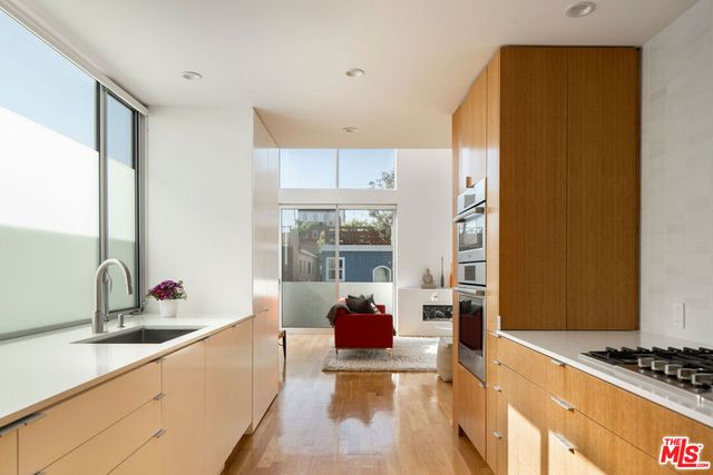 34 S Venice Boulevard 2, Venice, CA 90291