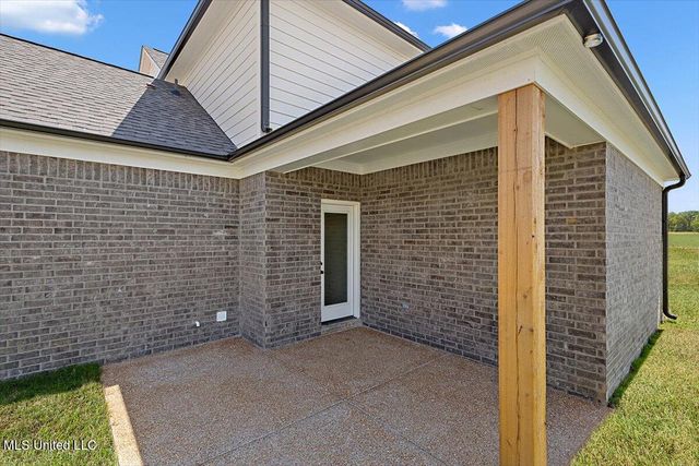 945 Coahoma Court, Nesbit, MS 38651