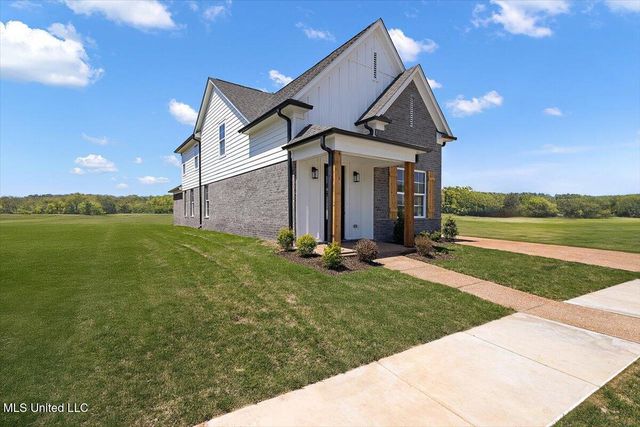 945 Coahoma Court, Nesbit, MS 38651