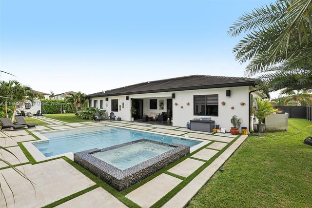 13203 SW 228th St, Miami, FL 33170