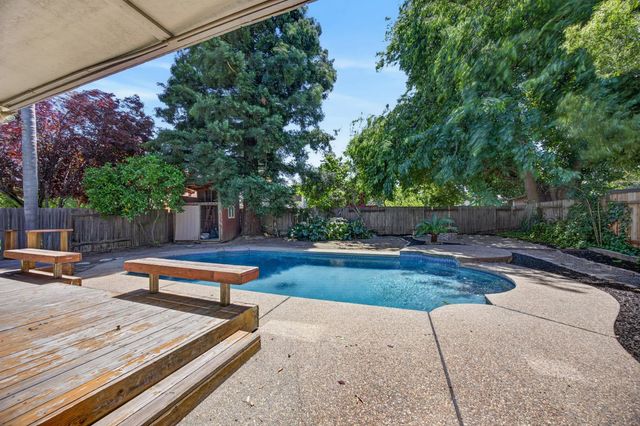 1480 Woodland Oaks Way, Sacramento, CA 95833