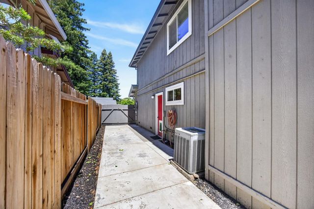 1480 Woodland Oaks Way, Sacramento, CA 95833