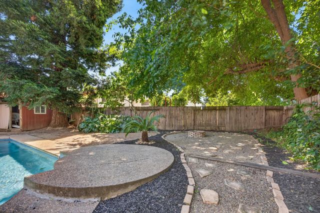 1480 Woodland Oaks Way, Sacramento, CA 95833