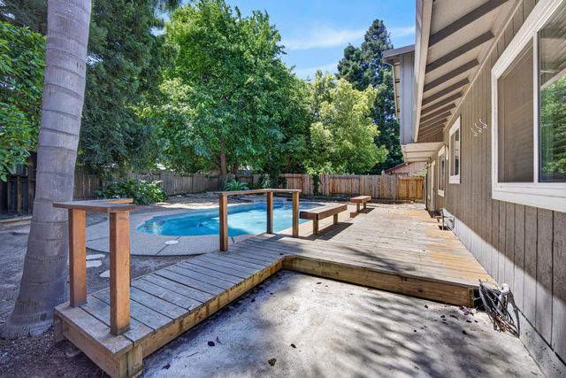 1480 Woodland Oaks Way, Sacramento, CA 95833