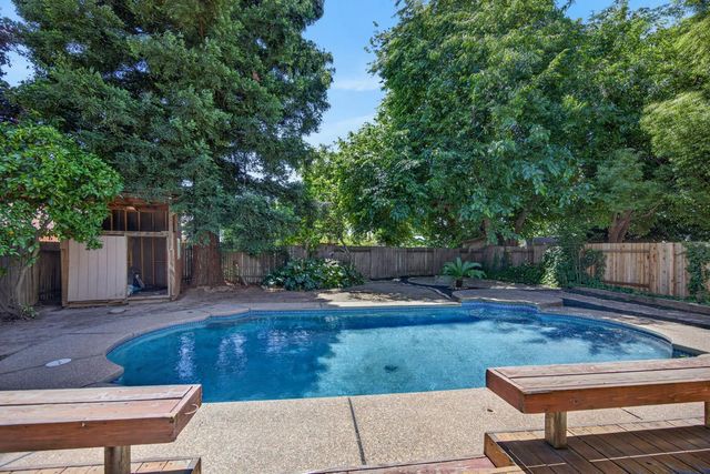 1480 Woodland Oaks Way, Sacramento, CA 95833