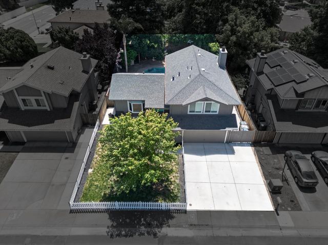 1480 Woodland Oaks Way, Sacramento, CA 95833