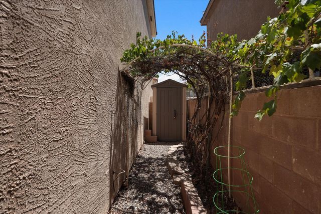 10919 Dream Weaver Drive NW, Albuquerque, NM 87114