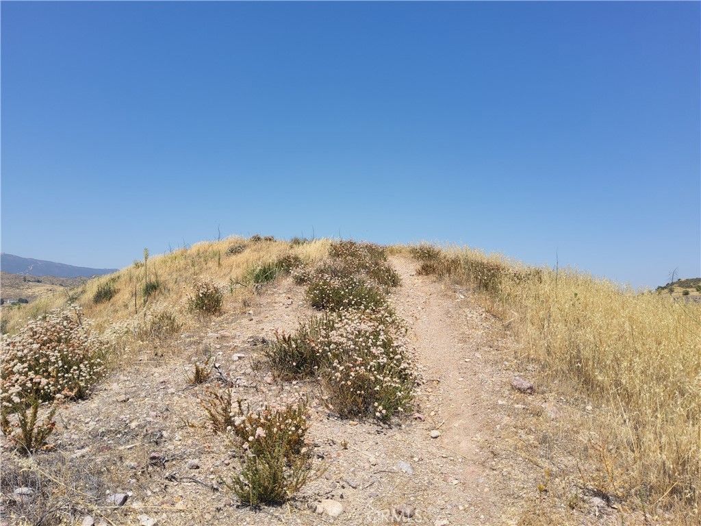 Image 4 of property listing at 0 9, Agua Dulce, CA 91351