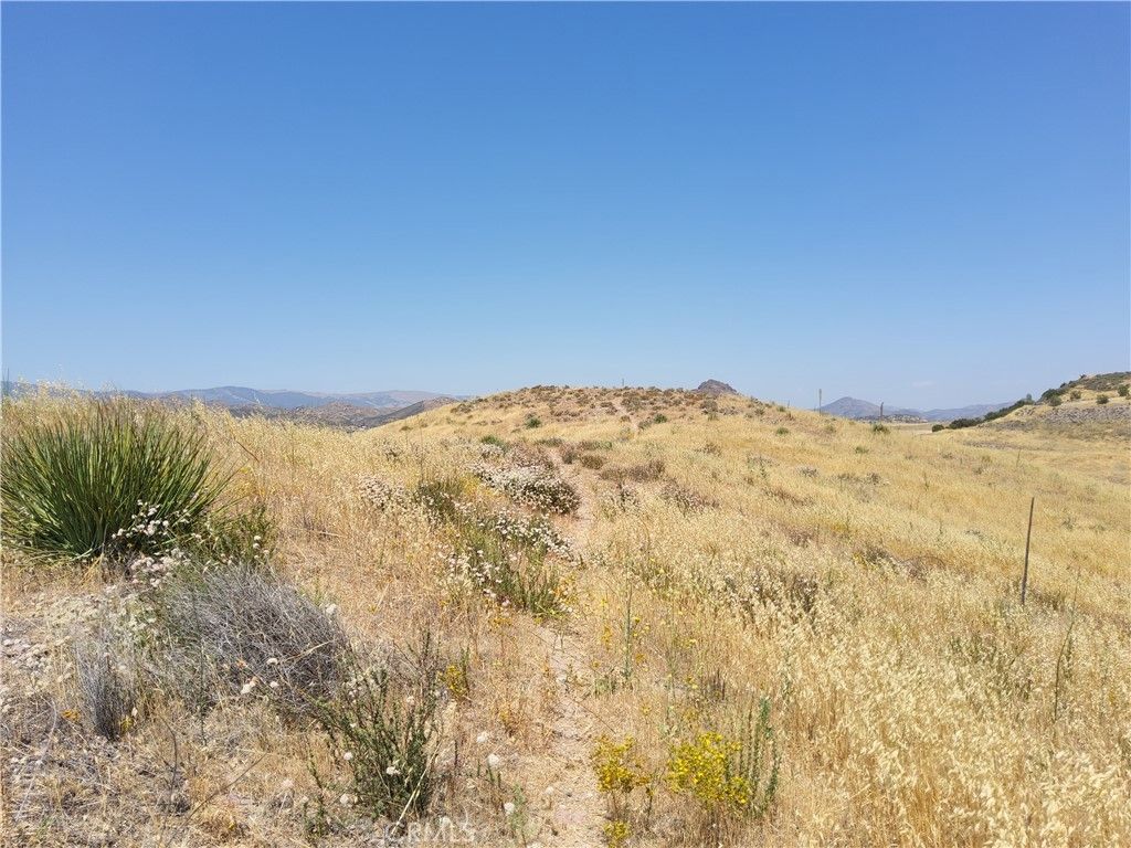 Image 5 of property listing at 0 9, Agua Dulce, CA 91351