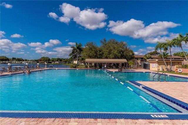 351 Cambridge Road 104, Hollywood, FL 33024