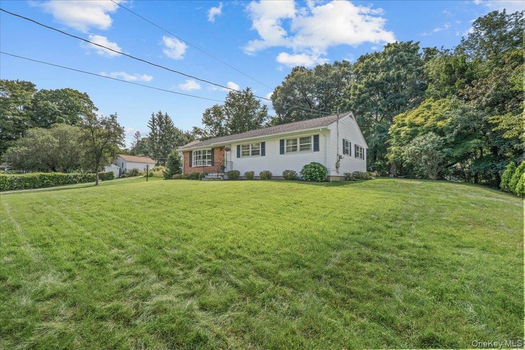 15 Robinson Avenue, Bedford Hills, NY 10507 — photo 2