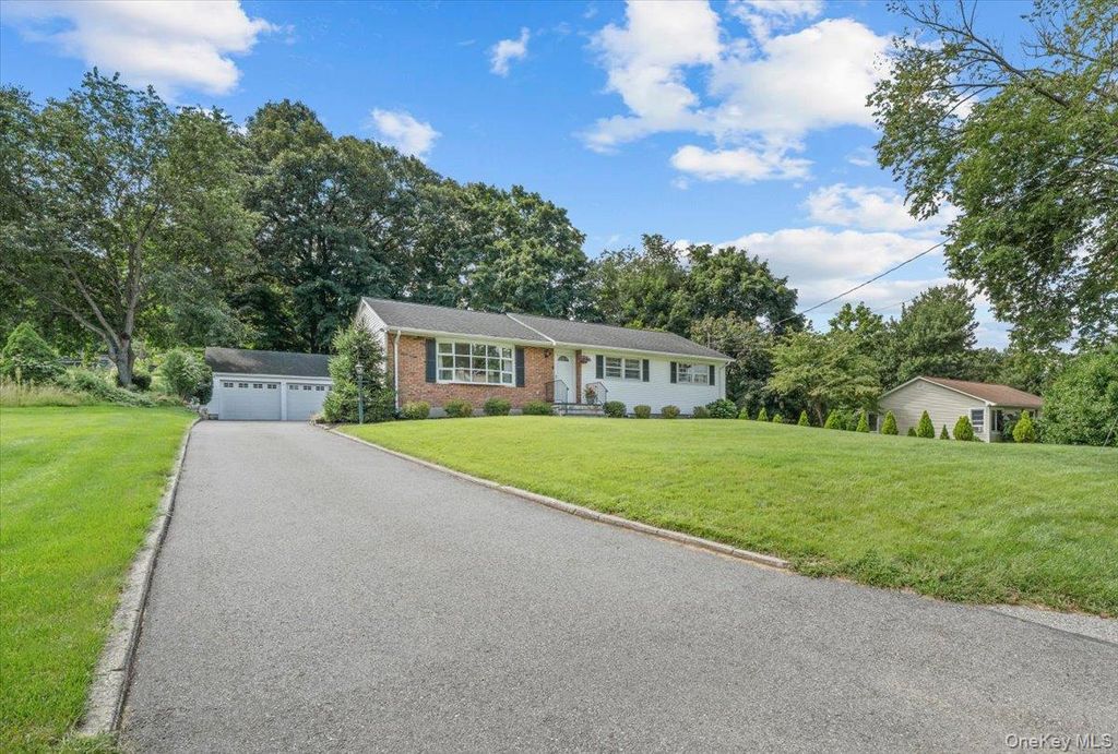 15 Robinson Avenue, Bedford Hills, NY 10507 — photo 3