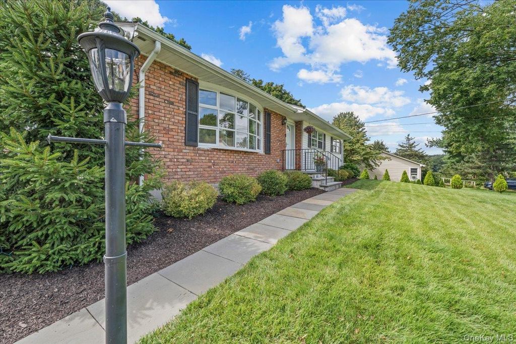 15 Robinson Avenue, Bedford Hills, NY 10507 — photo 4