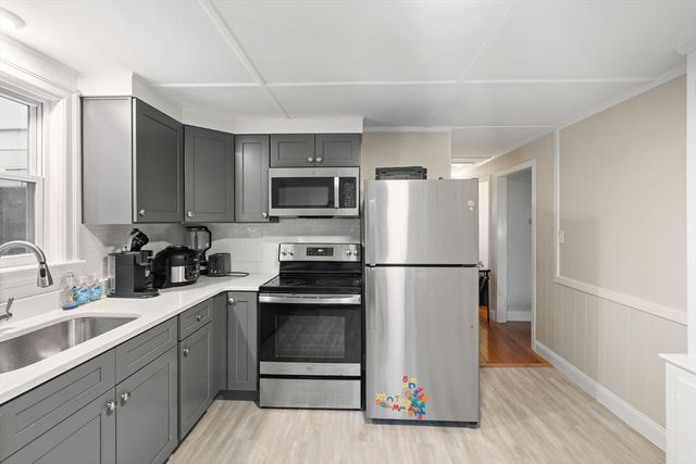 19 Cedar St, Beverly, MA 01915