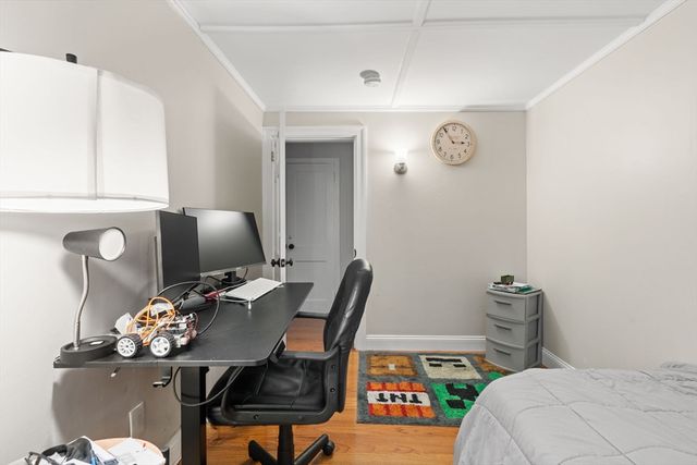 19 Cedar St, Beverly, MA 01915