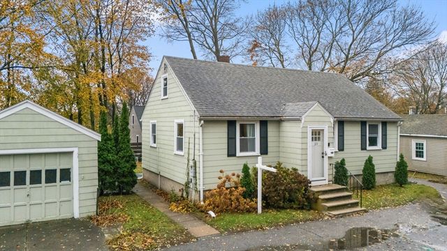 19 Cedar St, Beverly, MA 01915