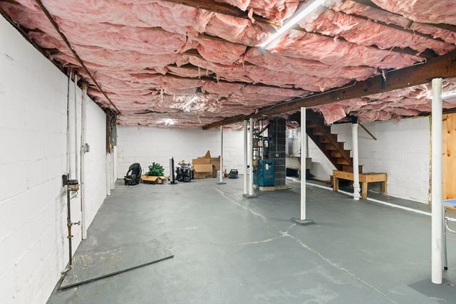 19 Cedar St, Beverly, MA 01915