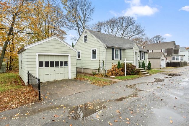 19 Cedar St, Beverly, MA 01915