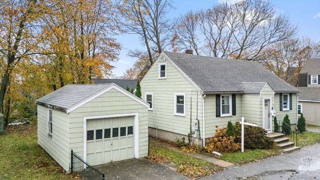 19 Cedar St, Beverly, MA 01915