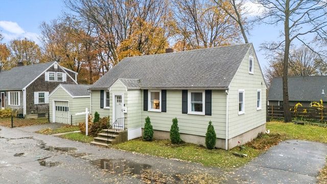 19 Cedar St, Beverly, MA 01915