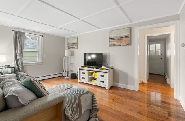 19 Cedar St, Beverly, MA 01915