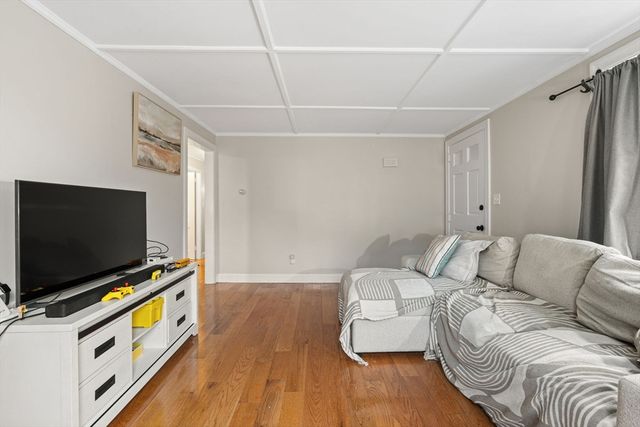 19 Cedar St, Beverly, MA 01915