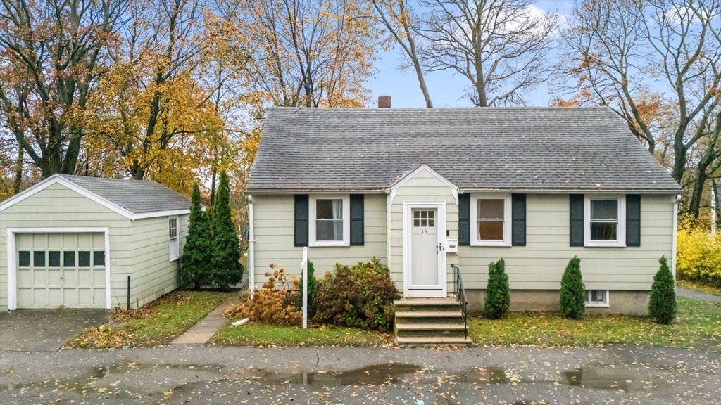 19 Cedar St, Beverly, MA 01915