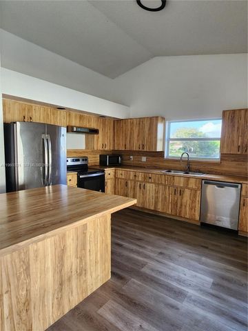 9711 SW 57th St, Cooper City, FL 33328