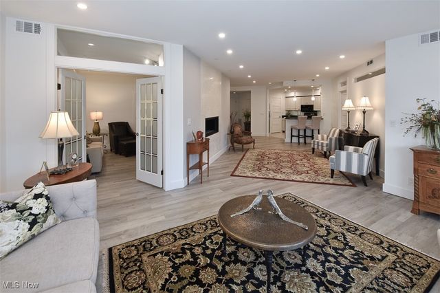 19000 Lake Road, Rocky River, OH 44116