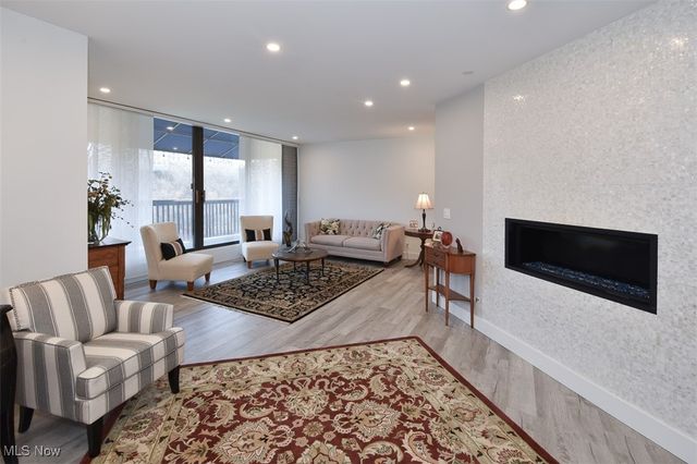 19000 Lake Road, Rocky River, OH 44116