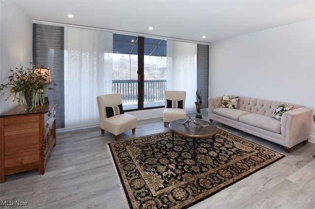 19000 Lake Road, Rocky River, OH 44116