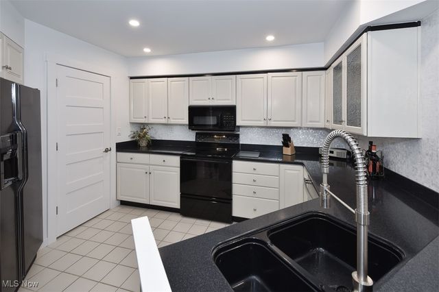 19000 Lake Road, Rocky River, OH 44116