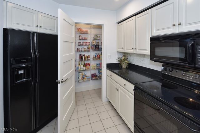 19000 Lake Road, Rocky River, OH 44116