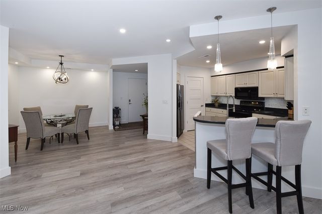 19000 Lake Road, Rocky River, OH 44116