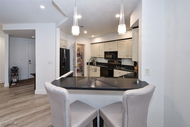 19000 Lake Road, Rocky River, OH 44116