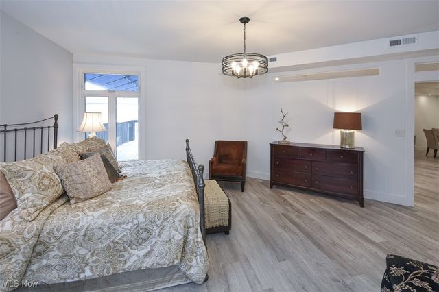 19000 Lake Road, Rocky River, OH 44116